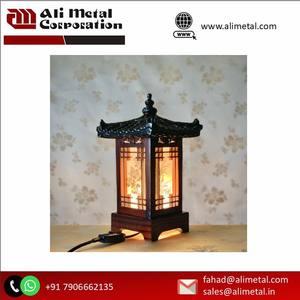 Lanterne de décoration de cadre en bois avec poignées en métal accessoires d'éclairage de lanterne moderne pour une utilisation intérieure à la maison - Product Image 3