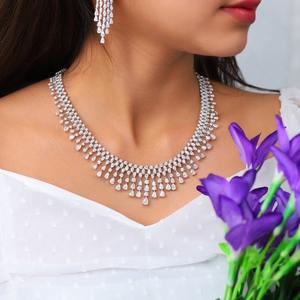 การออกแบบที่สวยงาม 50-60 กรัม 14kt 18k 22k ทองคําขาวเพชรธรรมชาติสร้อยคอน้ําหนักเบาสําหรับเจ้าสาวเครื่องประดับ Fine - Product Image 2