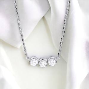 Vente en gros 1.00Ct Moissanite Trilogy Collier pour Femmes 17 Pouces 14K Or Blanc Style de Bijoux Intemporel - Product Image 5