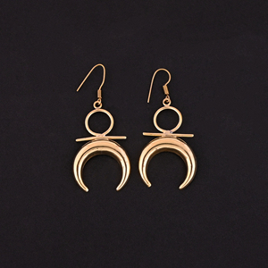 Pendientes Colgantes de Media Luna Modernos en Latón Chapado en Oro - Product Image 2