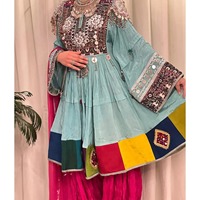 Vestido Tradicional Afgano Kuchi Azul Claro con Bordado a Mano, Detalles de Espejo y Monedas en el Escote, Mangas Largas