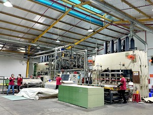 Tablero de madera contrachapada MDF de 9mm y 18mm de espesor de melamina blanca de diseño moderno E0/E1/E2 para muebles en el sudeste asiático hechos de madera - Product Image 6