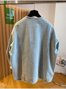 แจ็คเก็ตยีนส์ผู้หญิงสไตล์วินเทจ สีน้ำเงิน คอวี ทรงหลวม สำหรับฤดูใบไม้ร่วงและฤดูหนาว ติดกระดุมแถวเดียว ล้างสีแบบอีโค่ แฟชั่นลำลอง สตรีทแวร์ - Product Image 2