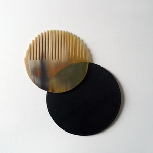 Peigne en corne de buffle naturelle de style animal écologique personnalisé, peigne à cheveux poli artisanal fabriqué en Inde - Product Image 1