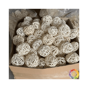 Boules de rotin tissées à la main, ornements d'arbre de Noël et décoration du nouvel an, boules artisanales Sepaktakraw du Vietnam - Product Image 1