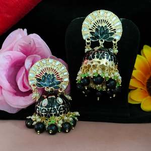 Meenakari ต่างหูแฟชั่น jhumkas คลาสสิกหรูหราสำหรับผู้หญิงที่มีสีแขวนคริลิคที่มีคุณภาพดีมีเสน่ห์สดใส - Product Image 3