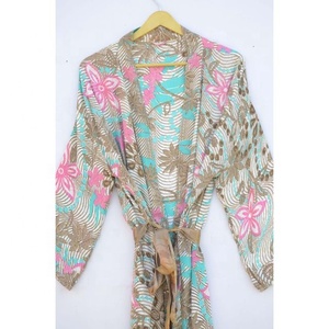 มาใหม่ชุดคลุมกิโมโนผ้าไหมพิมพ์ลาย ODM เสื้อคลุมยาวแห้งเร็วระบายอากาศได้ดีชุดนอนชุดนอนชายหาดสำหรับฤดูร้อนฤดูใบไม้ร่วง - Product Image 3