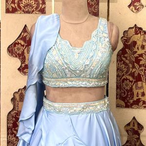 Nuevo Lehenga azul cielo con exquisitas lentejuelas Beats y vestido de trabajo manual pesado intrincado funciones de boda y ropa festiva de La India - Product Image 2