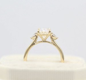 Bague en diamant taille poire ovale en or blanc massif 10 carats cultivée en laboratoire pour fiançailles de mariage Halo caché avec «Love» gravé - Product Image 2