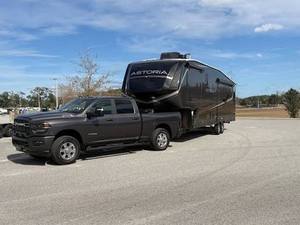 Ready to <b>ship</b> for 2018 Rams 3500 Along with the Rock wood Ultra Lite 5th <b>Wheel</b> Motorhomes - Product Image 4