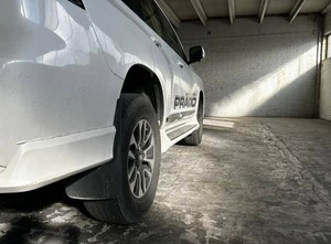Petit budget ! Land Cruiser Prado 4x4 d'occasion 2015, 120 kW, boîte automatique, sièges en cuir, SUV / Crossover - Product Image 4