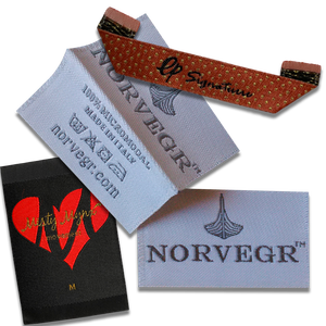 Etiquetas de cuello de poliéster satinado Damasco con logotipo de marca personalizado etiquetas tejidas con pliegue final para ropa planchar en prendas - Product Image 4