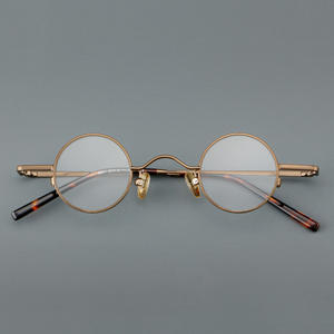 日本のレトロなデザイン純粋なチタンラウンドフレーム眼鏡卸売サプライヤー - Product Image 3