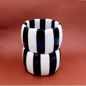 Brazaletes de resina de La India Brazaletes hechos a mano para mujeres y niñas Aspecto clásico con personalización - Product Image 2