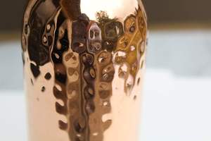 Botella de agua de cobre de calidad superior con opciones de marca personalizadas para uso diario Precio asequible de CRAFT ZONE EXPORT - Product Image 4