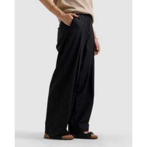 Pantalones de mujer de corte ancho plisados de cintura alta en crepé, antiarrugas, transpirables, con apliques y detalles elásticos tipo cargo. - Product Image 3