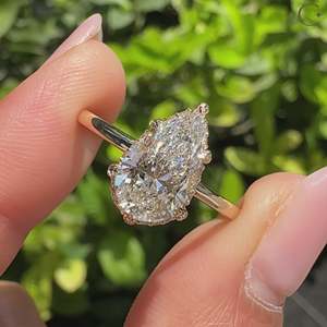 แหวนหมั้นเพชรทรงลูกแพร์แบบโซลิแทร์ - Product Image 2