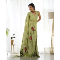 Magnifique sari indien Riva Green Banarasi en satin, longueur ras du sol, léger, doux, séchage rapide, infroissable, idéal pour les fêtes et mariages.