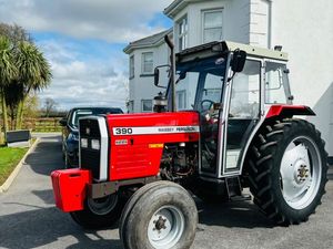 Tractor Agrícola Massey Ferguson 390 4WD Usado en Buenas Condiciones, Motor y Caja de Cambios de 90HP - Product Image 4