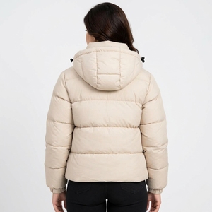 Vêtements d'hiver matelassés de qualité supérieure pour femmes, veste matelassée avec un rembourrage doux et chaud, coupe confortable et durable, veste matelassée pour femmes - Product Image 2