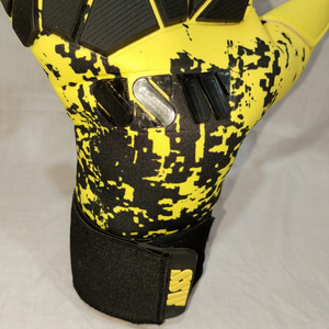 Guantes de portero de fútbol profesional de alta calidad servicio OEM de cuero transpirable gran oferta - Product Image 3