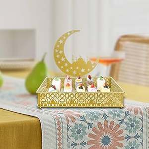 Plateaux contemporains en métal maillé doré pour une présentation élégante des aliments et des paysages de table modernes - Product Image 3