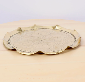 Offre Spéciale Plateau de service en laiton en métal de conception de qualité supérieure de meilleure qualité avec des motifs gravés Forme et taille personnalisées pour servir des aliments - Product Image 2