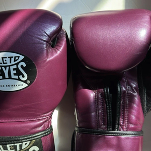 Guantes de Boxeo Sports Paradiso: Duraderos, Ligeros, Antideslizantes, con Cierre, Material de PU y Esponja, Secado Rápido, para Artes Marciales - Product Image 4