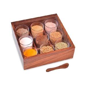Boîte à épices en bois rustique avec couvercle et sections parfaite pour stocker les épices de cuisine, les assaisonnements et les condiments - Product Image 1