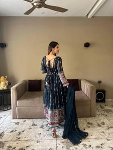 Venta al por mayor último diseñador desgaste del partido Faux Georgette completo pesado Secuencia de múltiples agujas bordado vestido de trabajo y pantalón con Dupatta - Product Image 4