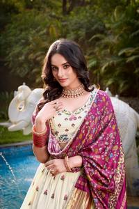 Coton Khadi de vêtements occasionnels attrayants à la mode avec broderie de fil Lehenga Choli fabricant d'Inde - Product Image 6