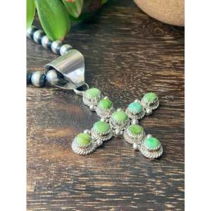 Pendentif Zia Reda Galvan en Or Sonora, Turquoise et Argent Sterling avec incrustation religieuse chrétienne à sertissage clos - Product Image 2
