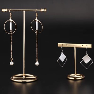 Soporte de aretes de oro simple, soporte de joyería elegante para aros de tachuelas y colgantes, ideal para mesa de tocador y decoración de vestidor - Product Image 3