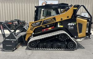 Achetez un chargeur compact sur chenilles ASV VT-100 fiable, doté de 103 chevaux et d'une capacité de charge nominale de 3 500 lb. - Product Image 5