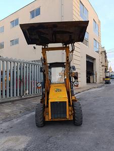 Chargeuse compacte sur chenilles de type mobile, capacité nominale de 3 tonnes, avec mini-benne avant et rétrocaveuse à entraînement par pompe, à vendre - Product Image 3