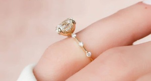 Anillo de compromiso ovalado de lujo hecho a mano, Plata con piedras de acento, joyería de aniversario de boda nupcial, anillo fino elegante hecho a mano - Product Image 6