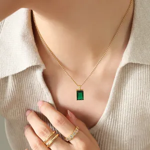 精致的18k镀金不锈钢饰品礼品绿色立方氧化锆宝石方形祖母绿吊坠项链