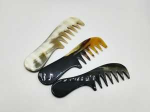 Peigne en corne de buffle naturel Brosse à cheveux de soins de santé non statique à dents larges Peignes à barbe polis de style animal pour Noël - Product Image 2