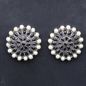 Design4 <b>Black</b> <b>Stud</b> <b>Earrings</b> Flower Pattern Bezel Setting for Wedding Made of Durable Zinc Alloy - Product Image 2