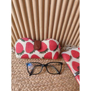 Conjunto de Pijama de Algodón con Estampado de Fresas y Estuche para Gafas a Juego, Ropa de Dormir Transpirable con Botones para Invierno - Product Image 3