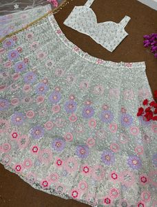 Filet doux lourd avec travail de séquence brodé femmes lehenga Choli et Dupatta disponibles au prix de gros - Product Image 6