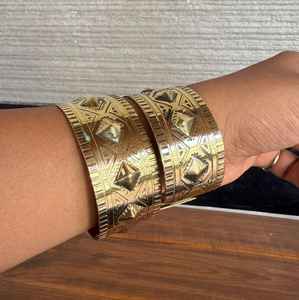 Brazalete de latón crudo de 69 mm con incrustaciones, brazalete tipo canal, brazalete ancho hecho a mano, estilo moderno, artesanía MS - Product Image 1