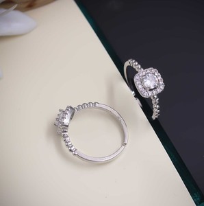 Anillo de Aleación con Circonita Cúbica Brillante Creada en Laboratorio, Elegante Joyería de Moda de Acero Inoxidable Plateado, Alta Calidad - Product Image 2