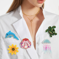 Bros manik-manik biji berwarna-warni untuk wanita perhiasan Boho buatan tangan bros Lobster cangkang kepang dengan glowin fashion