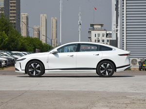 Berline hybride 2025 essence/électrique 4 portes 5 places conduite à gauche véhicule à énergie nouvelle avec une autonomie de plus de 700 km batterie 90-110 kWh Chine - Product Image 3