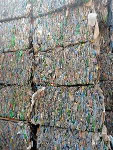 เม็ดพลาสติกบริสุทธิ์ทำจากเรซินสำหรับสัตว์เลี้ยงที่รีไซเคิลเป็นมิตรกับสิ่งแวดล้อมวัตถุดิบสำหรับขวด PET และสีเขียว - Product Image 5