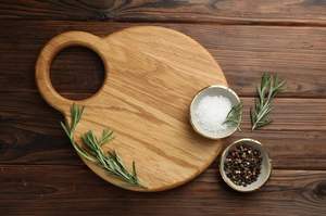 Bloc à découper en bois d'acacia durable et écologique de 12x16x0.5 pouces, antidérapant, coupe sûre pour la cuisine, servant une surface antidérapante élégante - Product Image 3