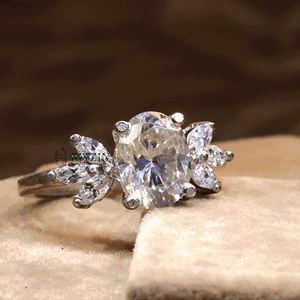 Anillo de compromiso de estilo ovalado y marquesa con diamantes de 7 piedras para mujer - Product Image 2