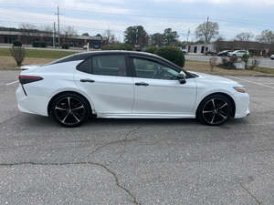 Toyota Camry XSE Turbo 2018, Sedán Automático con Motor V6 de 3.5L, Asientos de Cuero, Techo Corredizo Panorámico, Faros LED y Cámara Trasera - Product Image 2