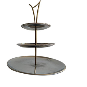 Support à gâteau en aluminium émaillé de forme arrondie, très vendu, à 3 niveaux, pour les anniversaires et les mariages. - Product Image 3